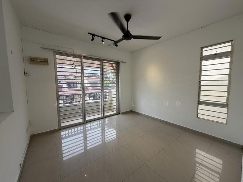 Townhouse for Sale in Taman Desa Serdang (Seri Kembangan) - Johnny Leong - Interior - PropertyGuru.com.my
