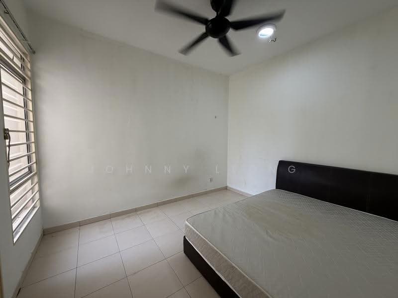 Townhouse for Sale in Taman Desa Serdang (Seri Kembangan) - Johnny Leong - Bedroom - PropertyGuru.com.my