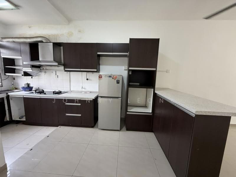 Townhouse for Sale in Taman Desa Serdang (Seri Kembangan) - Johnny Leong - Kitchen - PropertyGuru.com.my
