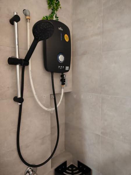 Kediaman Servis untuk Dijual di Riveria City - Rony Yeo - Bathroom - PropertyGuru.com.my