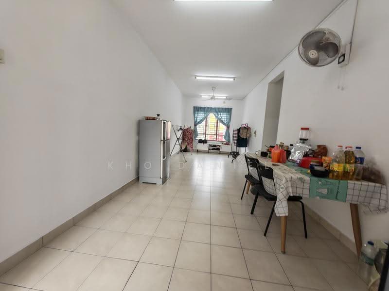 Pangsapuri untuk Dijual di Akasia Apartment @ Setia Alam - Kho Daniel - Living Room - PropertyGuru.com.my