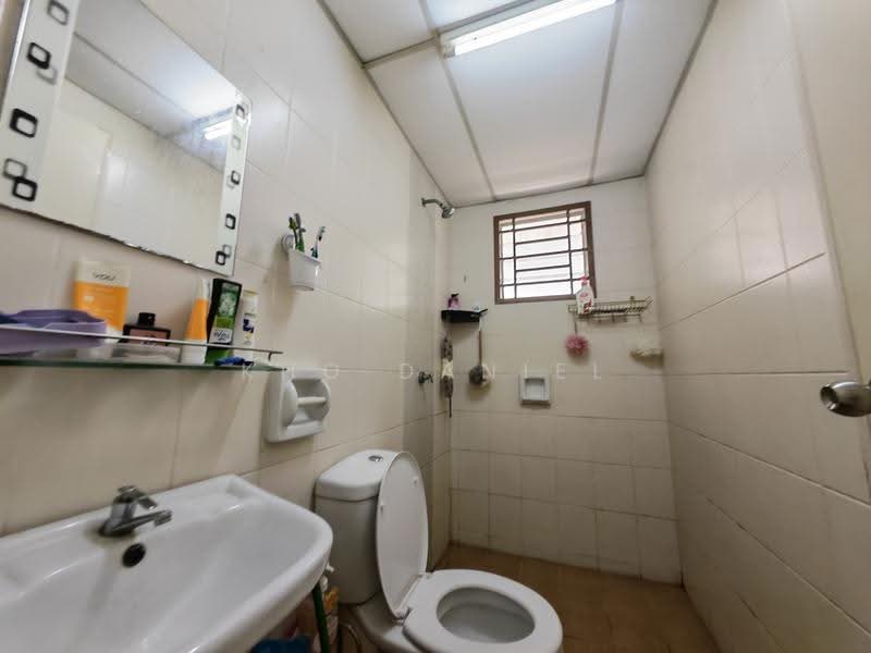 Pangsapuri untuk Dijual di Akasia Apartment @ Setia Alam - Kho Daniel - Bathroom - PropertyGuru.com.my