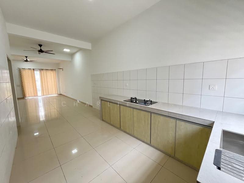Rumah Teres 2-Tingkat untuk Disewa di Bandar Rimbayu (Telok Panglima Garang) - Charlie Gan - Kitchen - PropertyGuru.com.my