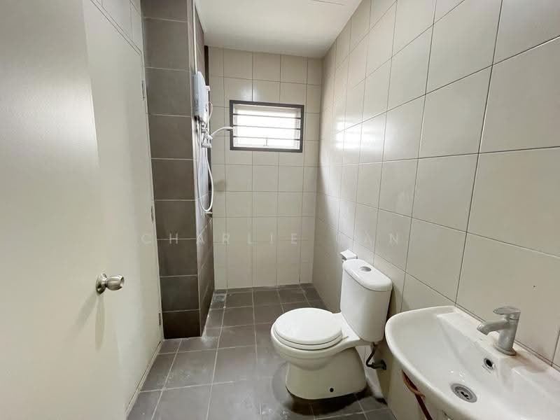 Rumah Teres 2-Tingkat untuk Disewa di Bandar Rimbayu (Telok Panglima Garang) - Charlie Gan - Bathroom - PropertyGuru.com.my