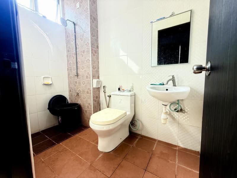 Semi-Detached House for Sale in Bandar Aman Jaya (Sungai Petani) - Hasnizam . - Bathroom - PropertyGuru.com.my
