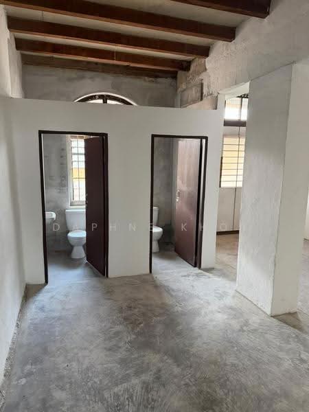 Shop / Office for Rent in Lebuh Campbell (George Town) - Daphne Khor - Bathroom - PropertyGuru.com.my