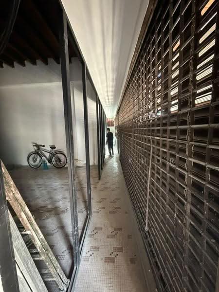 Shop / Office for Rent in Lebuh Campbell (George Town) - Daphne Khor - Corridor - PropertyGuru.com.my