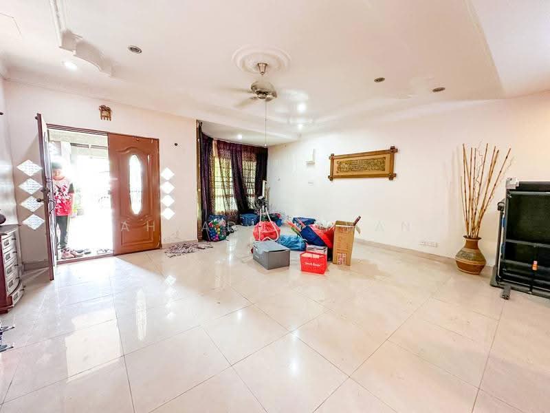 Rumah Teres untuk Dijual di Bandar Puteri Klang (Klang) - Ahmad Ikhwan Arif - Living Room - PropertyGuru.com.my