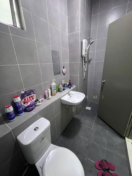 Apartment for Sale at Idaman Abadi - Farid Fahmi - Bathroom - PropertyGuru.com.my