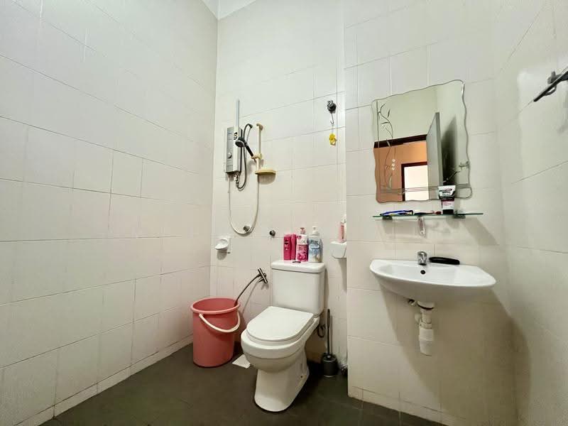 Rumah Teres 2-Tingkat untuk Disewa di Setia Impian (Setia Alam) - Mohd Khairil Fitri - Bathroom - PropertyGuru.com.my