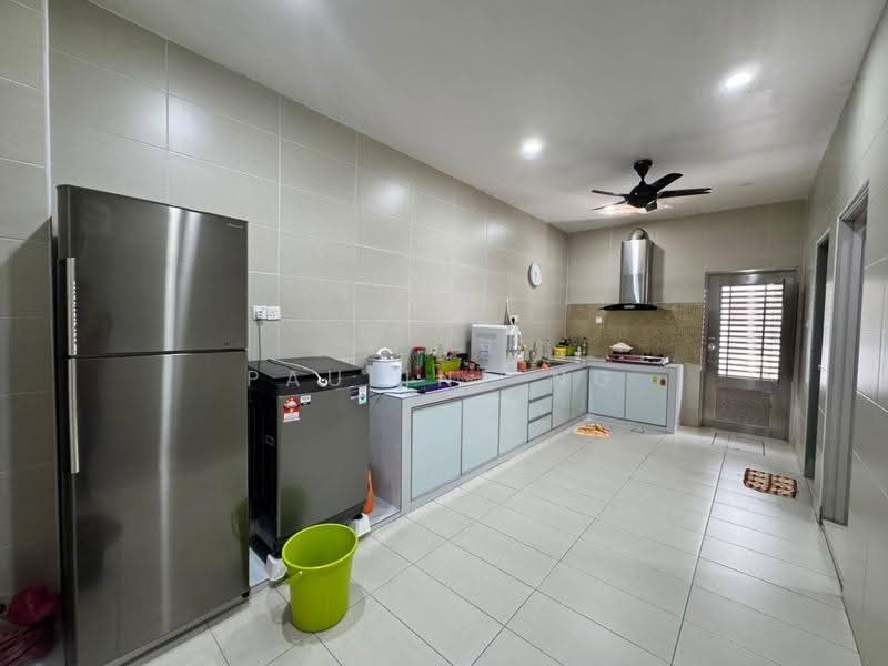 2-storey Terraced House for Sale in Taman Bestari Indah (Ulu Tiram) - Pauline Ng - Kitchen - PropertyGuru.com.my