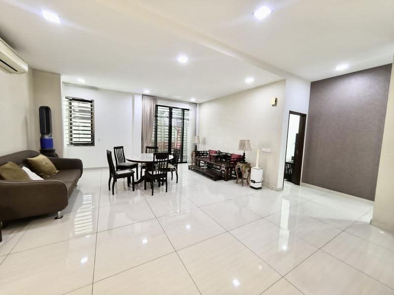 Semi-Detached House for Sale in Nusa Duta (Iskandar Puteri (Nusajaya)) - Yik Tat - Living Room - PropertyGuru.com.my