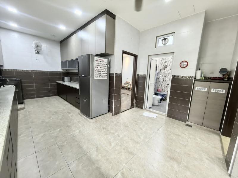 Semi-Detached House for Sale in Nusa Duta (Iskandar Puteri (Nusajaya)) - Yik Tat - Kitchen - PropertyGuru.com.my