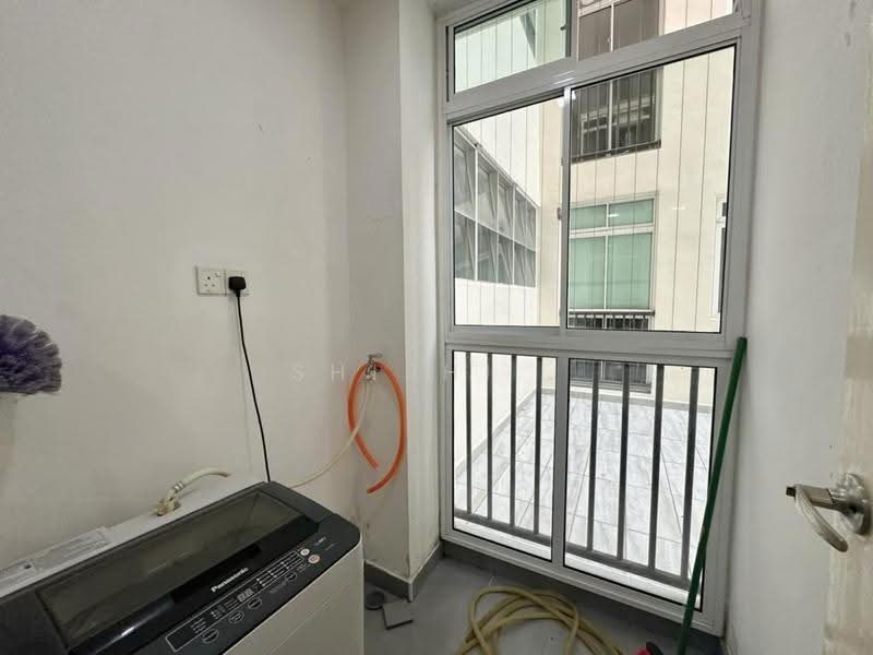 Kediaman Servis untuk Dijual di KSL Residence @ Daya - Shishi . - Balcony - PropertyGuru.com.my
