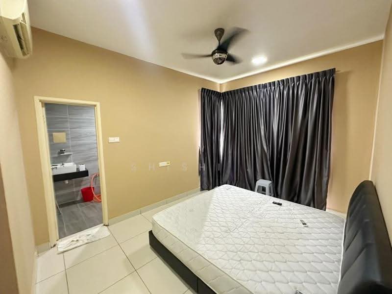 Kediaman Servis untuk Dijual di KSL Residence @ Daya - Shishi . - Bedroom - PropertyGuru.com.my