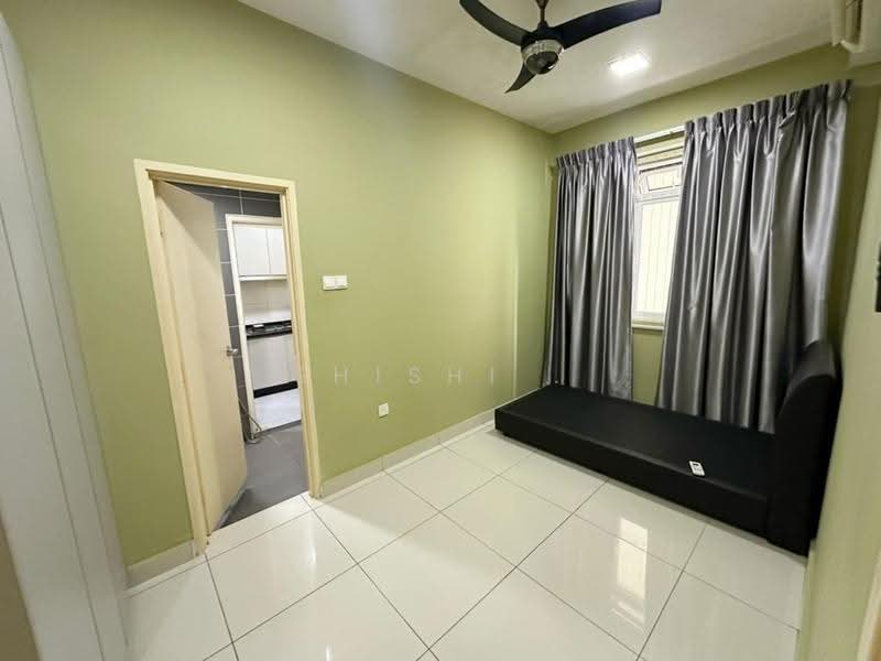 Kediaman Servis untuk Dijual di KSL Residence @ Daya - Shishi . - Bedroom - PropertyGuru.com.my