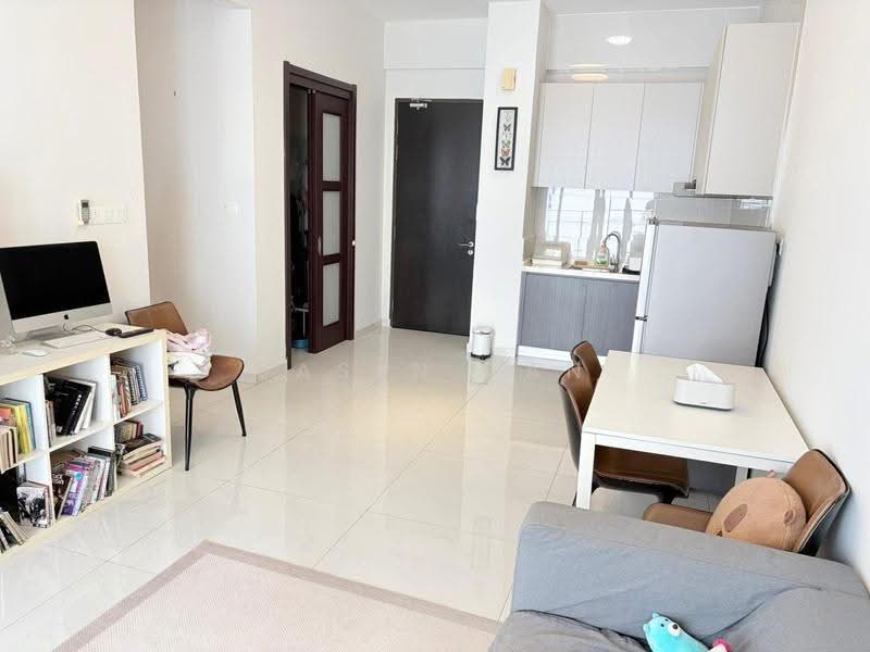 Kondominium untuk Dijual di Amberside @ Country Garden Danga Bay - Jasen Tan - Living Room - PropertyGuru.com.my