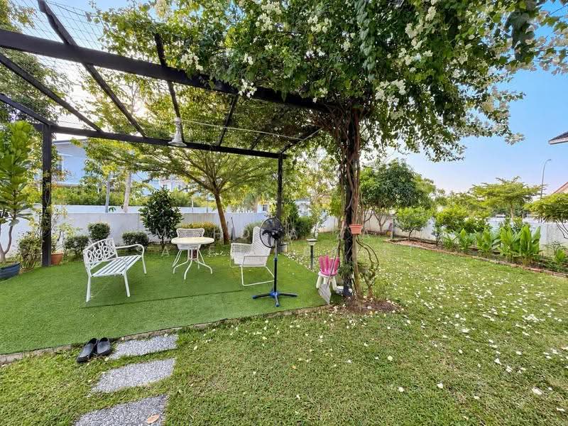2-storey Terraced House for Sale in Bandar Baru Enstek (Bandar Enstek) - Mohd Aizat Saiful Bahri - Garden - PropertyGuru.com.my