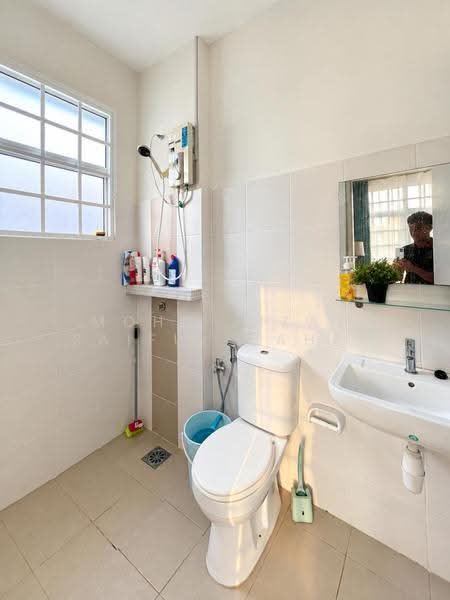 2-storey Terraced House for Sale in Bandar Baru Enstek (Bandar Enstek) - Mohd Aizat Saiful Bahri - Bathroom - PropertyGuru.com.my