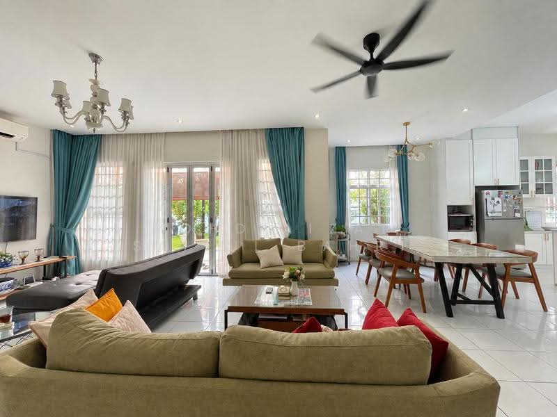 2-storey Terraced House for Sale in Bandar Baru Enstek (Bandar Enstek) - Mohd Aizat Saiful Bahri - Living Room - PropertyGuru.com.my