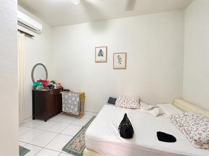 2-storey Terraced House for Sale in Bandar Baru Enstek (Bandar Enstek) - Mohd Aizat Saiful Bahri - Bedroom - PropertyGuru.com.my