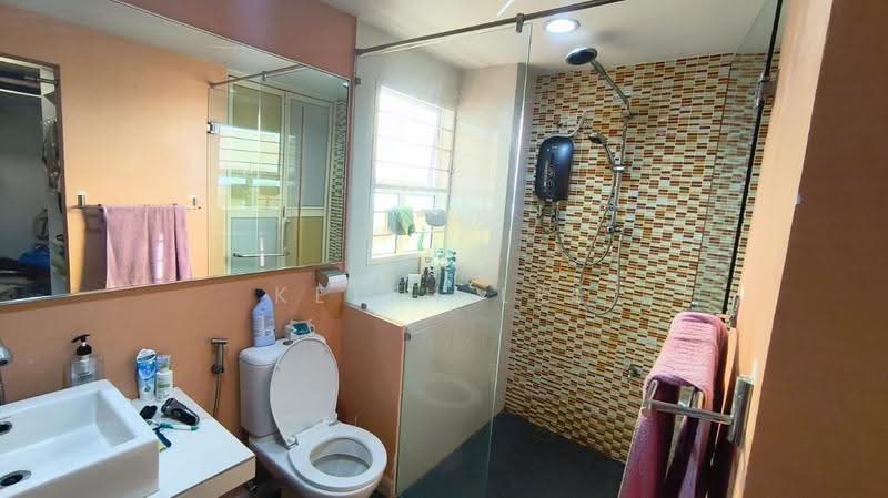 Rumah Teres untuk Dijual di Taman Bukit Hartamas (Cheras) - Keith Lee - Bathroom - PropertyGuru.com.my