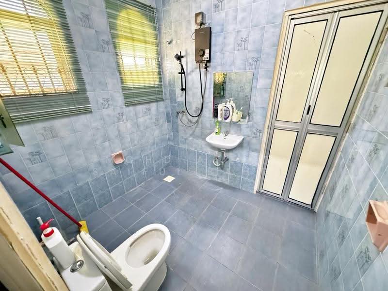 Bungalow House untuk Dijual di Seksyen 2 (Bangi) - Mohd Aizat Saiful Bahri - Bathroom - PropertyGuru.com.my