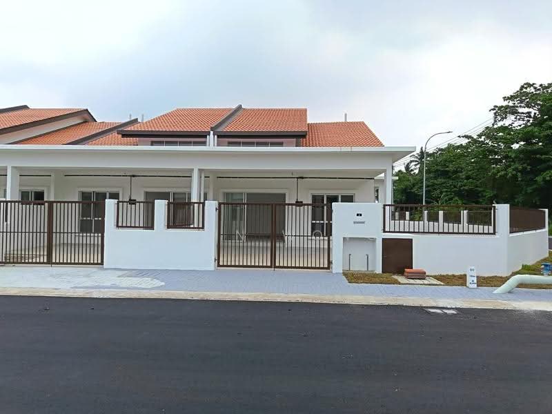 1-storey Terraced House for Sale in Bandar Mahkota Banting (Tanjong Duabelas) - John Wong - Exterior - PropertyGuru.com.my