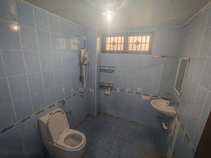 2-storey Terraced House for Rent in Taman Perling (Perling) - Fion Teow - Bathroom - PropertyGuru.com.my