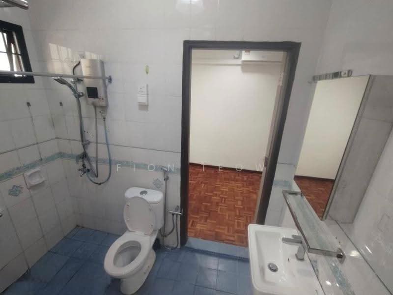 2-storey Terraced House for Rent in Taman Perling (Perling) - Fion Teow - Bathroom - PropertyGuru.com.my