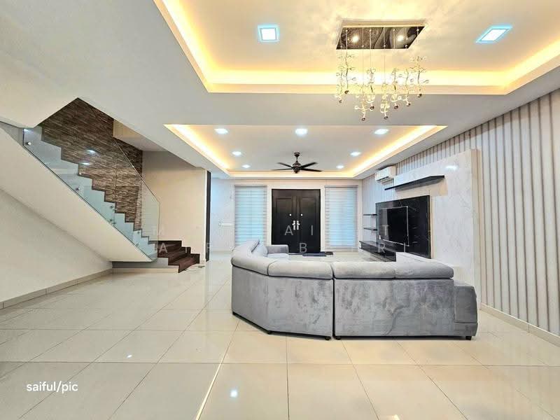 Rumah Teres 2-Tingkat untuk Dijual di Kota Kemuning (Shah Alam) - Mohd Aizat Saiful Bahri - Living Room - PropertyGuru.com.my