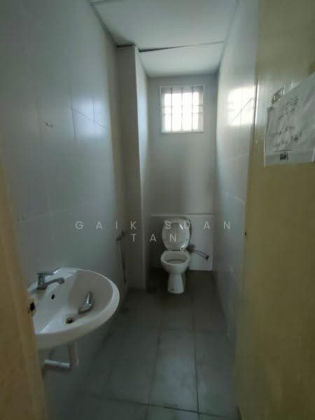 Shop / Office untuk Disewa di Dato Keramat (George Town) - Gaik Suan Tan - Bathroom - PropertyGuru.com.my