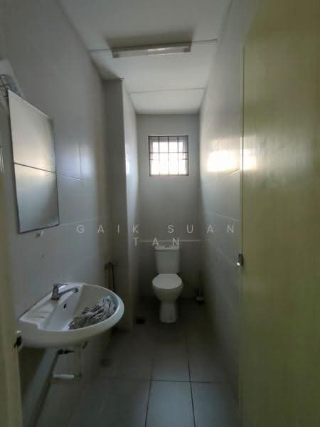 Shop / Office untuk Disewa di Dato Keramat (George Town) - Gaik Suan Tan - Bathroom - PropertyGuru.com.my