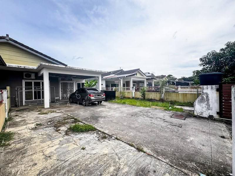 Semi-Detached House for Sale in Kampung Batu 9 Kebun Baru (Telok Panglima Garang) - Mohd Aizat Saiful Bahri - Exterior - PropertyGuru.com.my