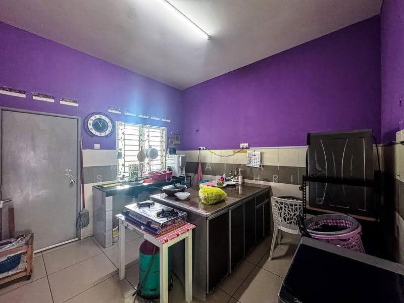 Semi-Detached House for Sale in Kampung Batu 9 Kebun Baru (Telok Panglima Garang) - Mohd Aizat Saiful Bahri - Kitchen - PropertyGuru.com.my