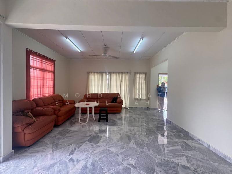 Bungalow House for Sale in Taman Tasik Semenyih (Semenyih) - Mohd Aizat Saiful Bahri - Living Room - PropertyGuru.com.my