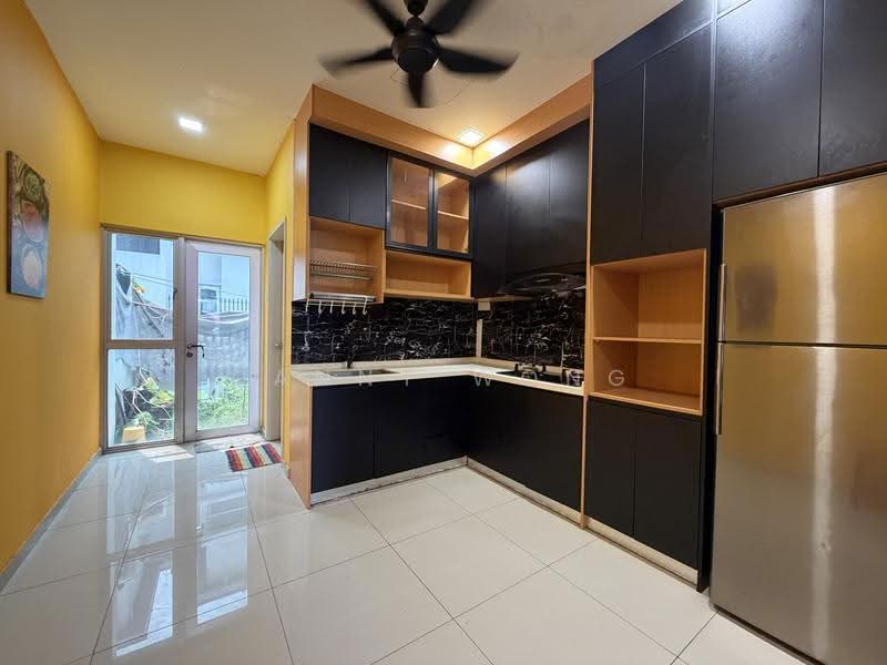 2-storey Terraced House for Rent in Bandar Tasik Puteri (Rawang) - Danny Wong - Kitchen - PropertyGuru.com.my