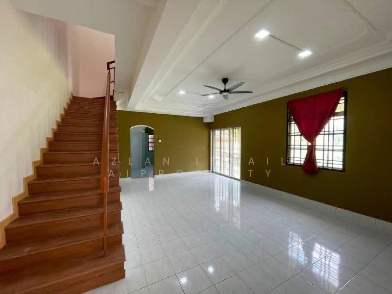 Rumah Teres 2-Tingkat untuk Dijual di Taman Bukit Dahlia (Pasir Gudang) - Azlan Ismail aiproperty - Living Room - PropertyGuru.com.my