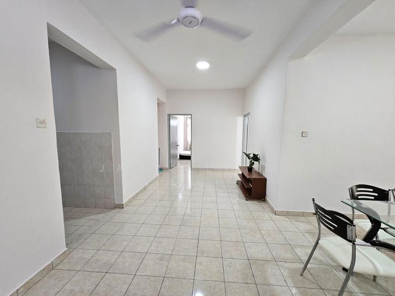 Kediaman Servis untuk Dijual di Millennium Place @ Millennium Square - Jasmine Loo - Living Room - PropertyGuru.com.my