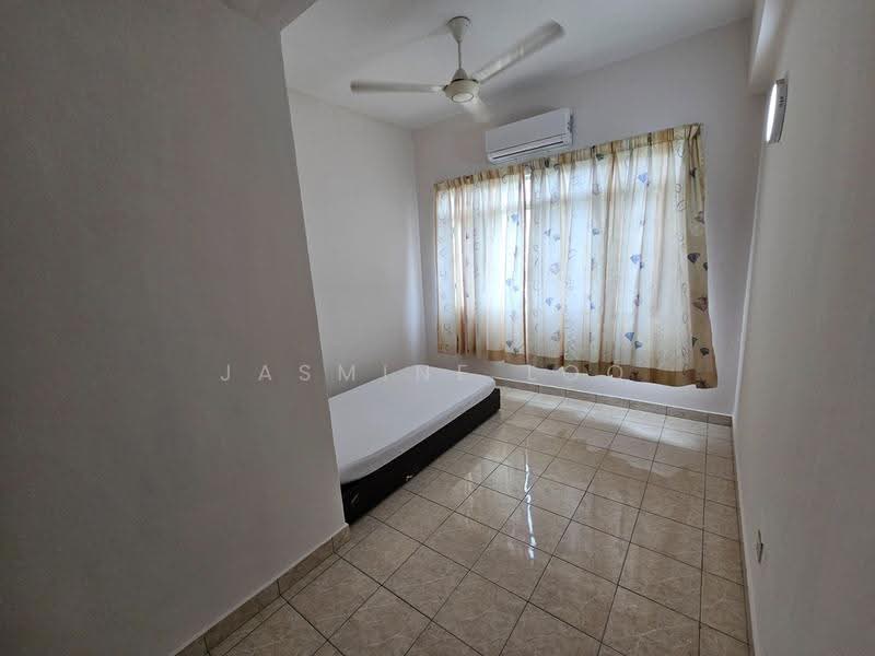 Kediaman Servis untuk Dijual di Millennium Place @ Millennium Square - Jasmine Loo - Bedroom - PropertyGuru.com.my