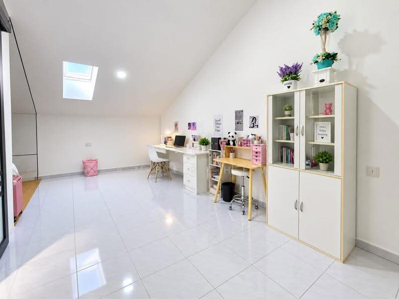 1.5-storey Terraced House for Sale in Bandar Indahpura (Kulai) - Amber Hew - PropertyGuru.com.my
