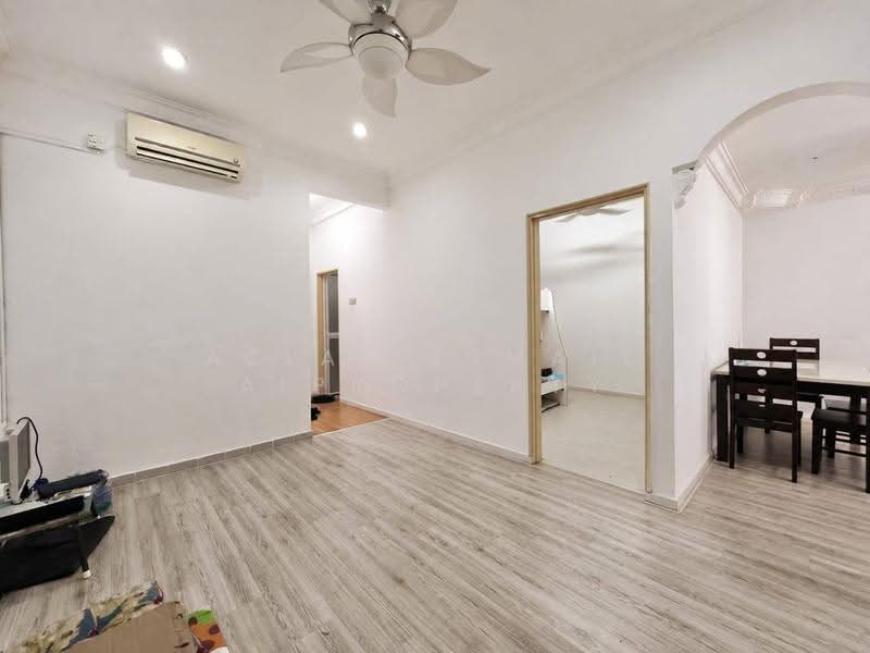 Rumah Teres 1-Tingkat untuk Dijual di Taman Daya (Johor Bahru) - Azlan Ismail aiproperty - Living Room - PropertyGuru.com.my
