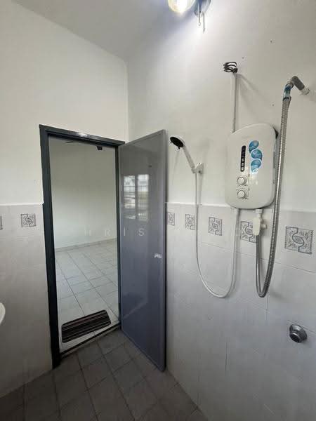 2-storey Terraced House for Sale in Taman Sri Haneco (Semenyih) - Chris Choo - Bathroom - PropertyGuru.com.my