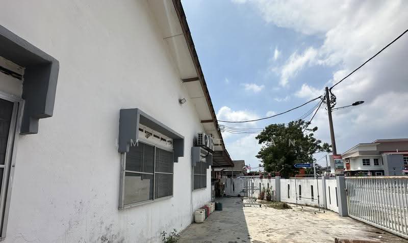 Rumah Teres 1-Tingkat untuk Dijual di Pekan Kapar (Kapar) - Lim Ee Thian - Exterior - PropertyGuru.com.my