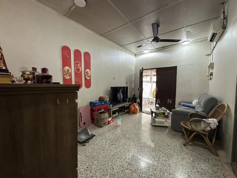 Rumah Teres 1-Tingkat untuk Dijual di Pekan Kapar (Kapar) - Lim Ee Thian - Living Room - PropertyGuru.com.my