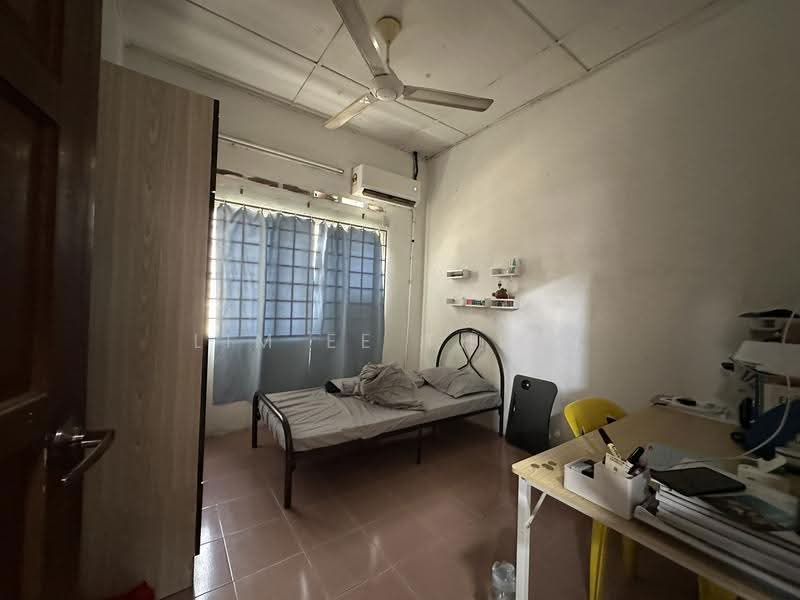 Rumah Teres 1-Tingkat untuk Dijual di Pekan Kapar (Kapar) - Lim Ee Thian - Bedroom - PropertyGuru.com.my