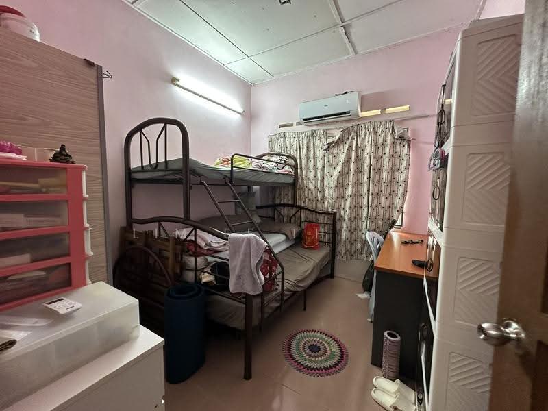 Rumah Teres 1-Tingkat untuk Dijual di Pekan Kapar (Kapar) - Lim Ee Thian - Bedroom - PropertyGuru.com.my