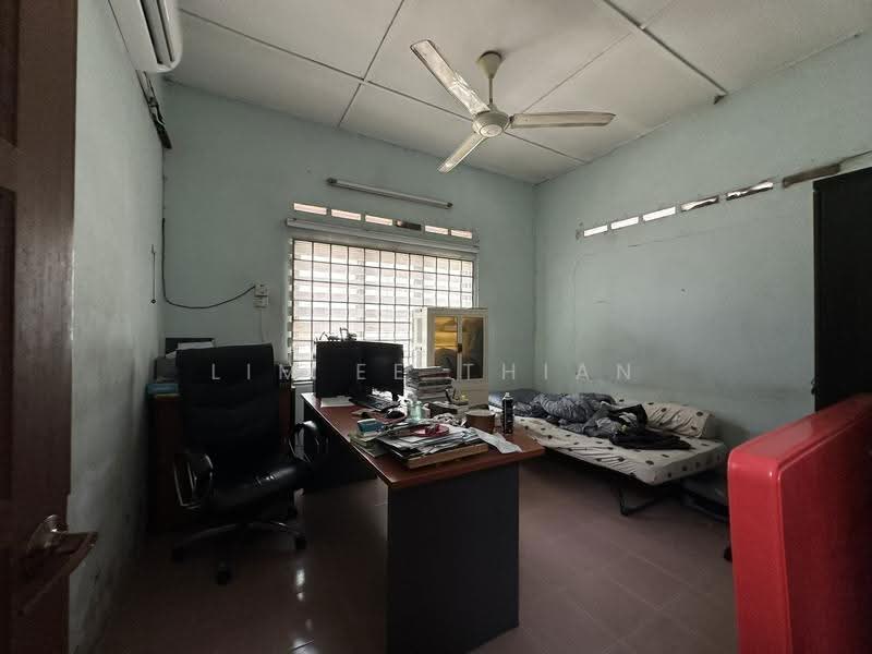 Rumah Teres 1-Tingkat untuk Dijual di Pekan Kapar (Kapar) - Lim Ee Thian - bedroom - PropertyGuru.com.my