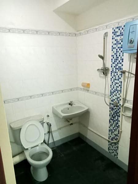 2-storey Terraced House for Sale in Kampung Relau (Bukit Jambul) - Pen Teo - Bathroom - PropertyGuru.com.my