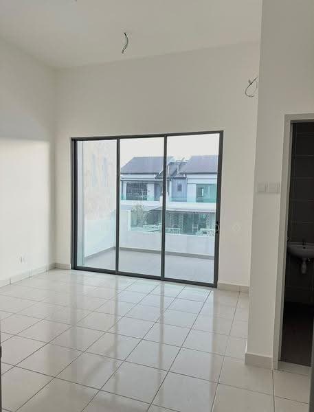 Rumah Teres 2-Tingkat untuk Dijual di Semenyih (Selangor) - Chris Choo - Balcony - PropertyGuru.com.my